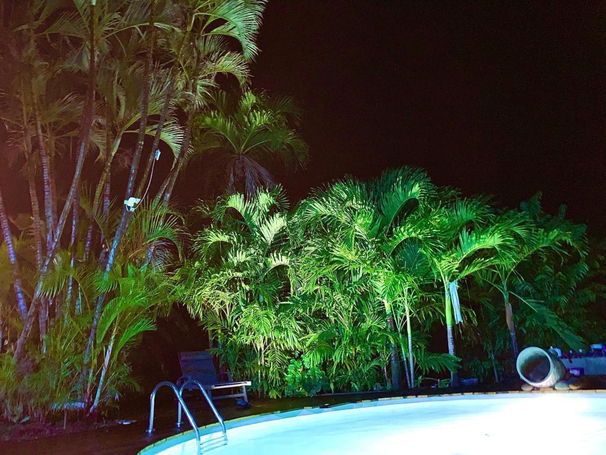 Lodge Pamplemousse Avec Piscine Privative , Dans Parc Calme A 500 M Plage Le Carbet Luaran gambar